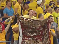 Ковер на трибуне счастливых фанатов «Ростова» стал хитом интернета