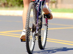 Девочку на велосипеде сбила женщина за рулем иномарки в Ростове