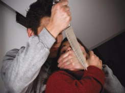 С ножом у горла жительница Ростовской области отдала бандиту миллион рублей