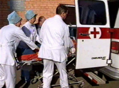 Жесткий наезд иномарки на бегущего «галопом» в пивнушку жителя Ростова попал на видео