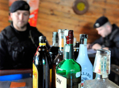 Свыше 480 литров смертельно опасного алкоголя изъяли из магазинов Ростовской области