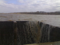 Василий Голубев  дал жителям Востока области денег на питьевую воду