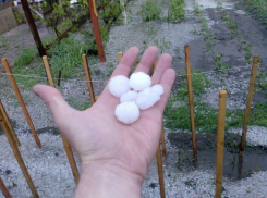 Град повредил все дома в поселке Ростовской области