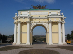 Триумфальную арку в Новочеркасске отремонтируют к концу августа