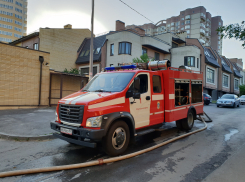 Ростовские пожарные спасли более 40 человек из горящего многоквартирного дома