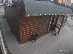 В Красном Сулине на пешеходном переходе серебристая «Лада» снесла женщину