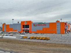 Жители Ростова попросили убрать «вредные» светофоры возле «Мегамага»: создают пробки утром и вечером