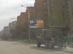 В Ростове у грузовика «Урал» отвалилось колесо и влетело в автобус 