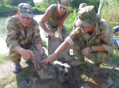 Противотанковое орудие со следами вражеских пуль времен ВОВ подняли со дна реки под Ростовом