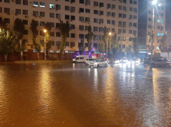 Затопленные улицы, дворы и автобусы:  последствия сильного ливня, который обрушился на Ростов в четверг 22 июля