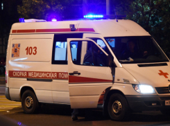 Две иномарки впечатались в бетонный забор на Мадояна в Ростове