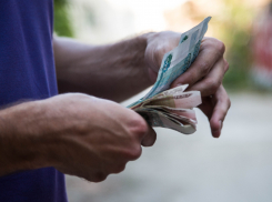 Неизвестный украл 20 млн рублей из банка в Ростовской области