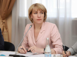 Глава Таганрога приняла приглашение жителей на чай с вонючей водой