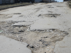И так сойдет: только треть выделенных средств пошли на ремонт дорог в Ростовской области