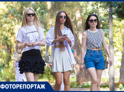Жара вынудила ростовчанок надеть мини-юбки и короткие шорты