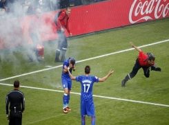 Арбитрам во время ЧМ в Ростове дано право прерывать матчи из-за расизма болельщиков