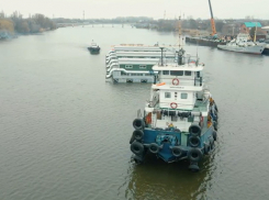  Из Ростовской области в Донбасс доставили плавучую станцию для водовода 