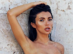 Sexy baby из Ростова в ярком бикини показала свой удивительный живот после родов