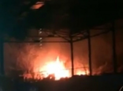 Пожар в центре Ростова уничтожил строения и попал на видео