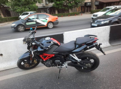 В Ростове мотоциклист без прав сбил двух девушек, одна погибла