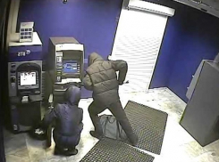 Очевидцев легендарной кражи банкомата попыталась разыскать полиция Ростова