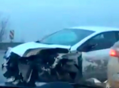 Жуткие последствия ДТП после взрыва колеса под Ростовом попали на видео