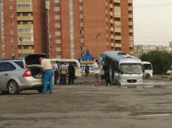 Огромная дождевая ловушка «засосала» маршрутку с пассажирами на дороге Ростова