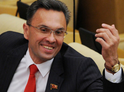 Депутат Владимир Бессонов нашелся за границей 