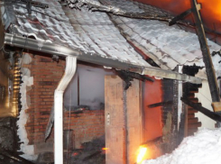 Во время пожара на хуторе в Ростовской области заживо сгорел человек