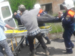 Мужчина погиб и его жена получила травмы после страшного обрушения фермы в Ростовской области