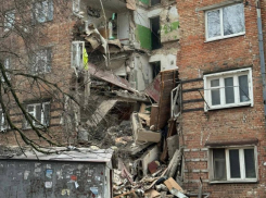 В Ростове в аварийном доме на Нариманова обрушился один подъезд 