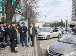 На Ворошиловском проспекте запретят парковку «елочкой» 