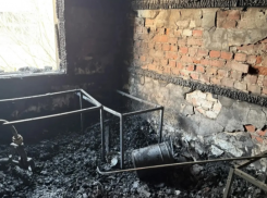 Двое подростков угодили в больницу после пожара в заброшке на Театральном в Ростове