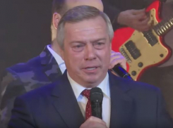 Василий Голубев вместе с Хором Турецкого спел «День Победы»