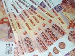 В Ростове судебный пристав решил присвоить себе 50 тысяч рублей должника 