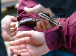 До полусмерти избил тяжелой трубой своего приятеля мужчина в Ростовской области 