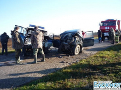 В Ростовской области в ДТП с участием полицейского 2 человека погибли, 1 травмирован