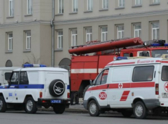 Брошенный возле бани «взрывоопасный» чемодан всполошил прохожих и полицию в Ростове