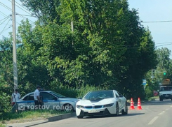 В Ростове водитель электрокара BMW i8 сбил пожилого велосипедиста