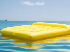 В Ростовской области трое мужчин терпели бедствие на надувном матрасе