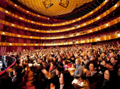 Аншлагом в зрительном зале встретили москвичи ростовских актеров