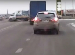 Жесткое наказание грубо нарушившего правила водителя грузовика под Ростовом попало на видео 