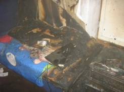 Прикованный к постели инвалид едва не сгорел в своей квартире в страшном пожаре в Ростовской области