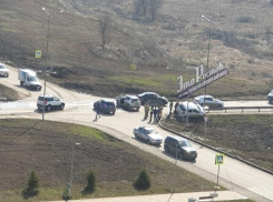 На Суворовском в Ростове столкнулись два автомобиля