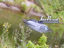 Автомобиль-утопленник обнаружился в оросительном канале в Ростовской области
