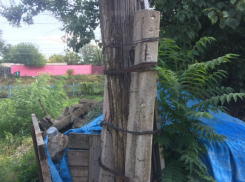 Аварийный высоковольтный столб угрожает жизни и здоровью ростовчан на Александровском спуске