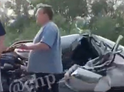 Два человека погибли в страшной аварии с грузовиком на трассе М-4 «Дон»