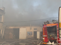 В Ростове возбудили уголовное дело по факту гибели человека в пожаре на мебельном складе