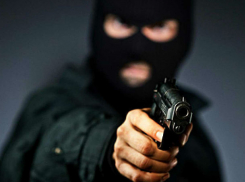 Вооруженный огнестрельным оружием мужчина совершил нападение на офис «Деньги в руки» в Ростове