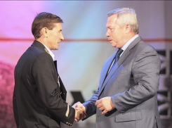 Василий Голубев вручил шахтерам медали «За доблестный труд на благо Донского края»